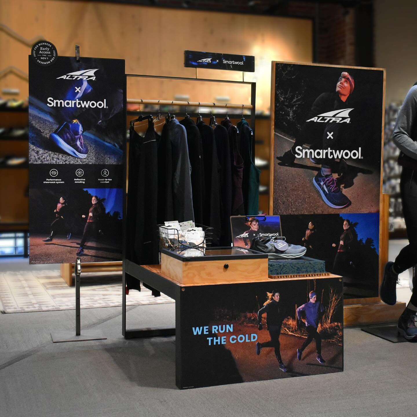 Some more from the @rei exclusive @altrarunning x @smartwool Colllab. The main component of this project was the fixture graphics which existed in REI locations across the nation from 10/1 - 11/1 of 2024. The cold weather run collab consisted of road
