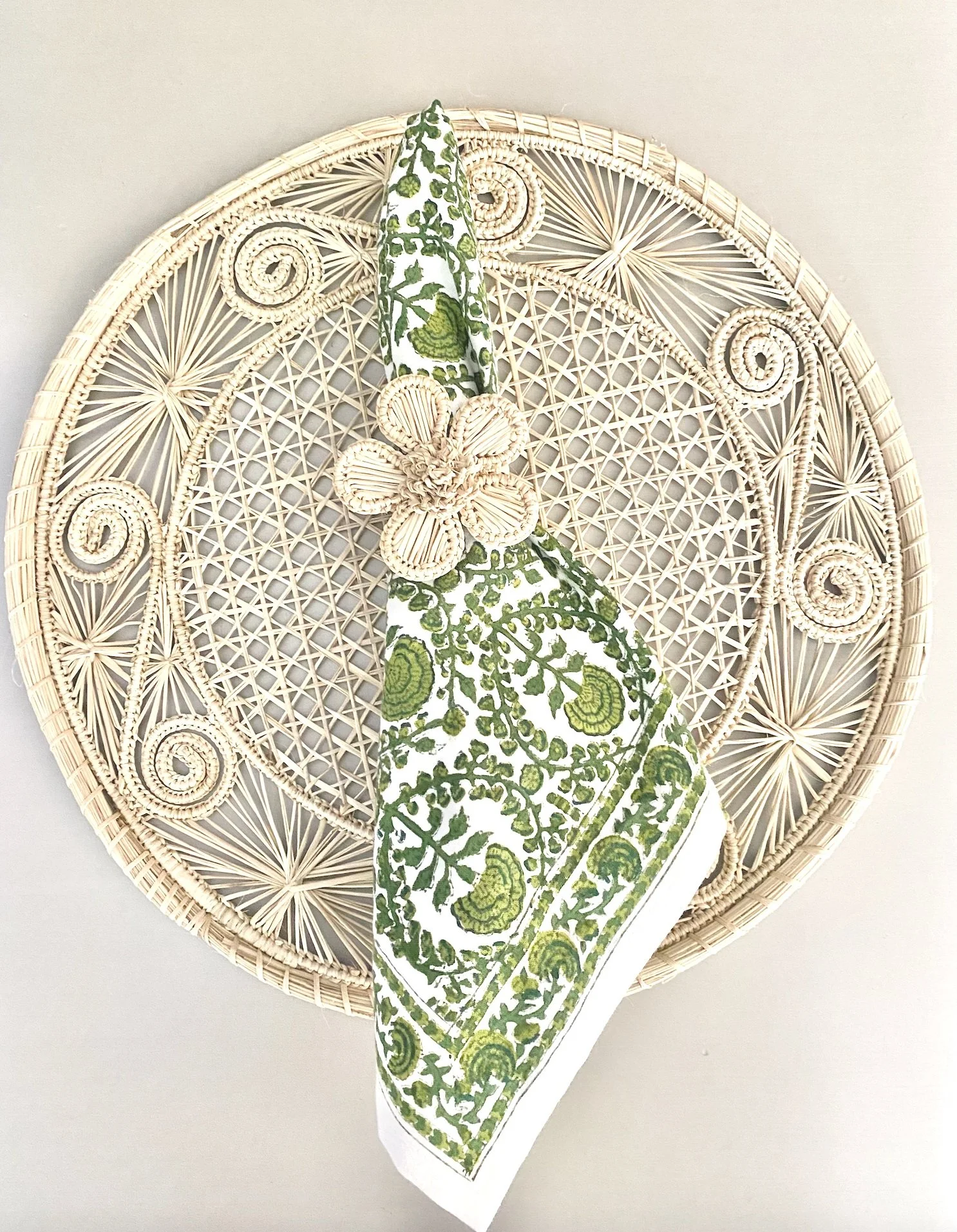 Caracoli Round Woven Natural Placemat