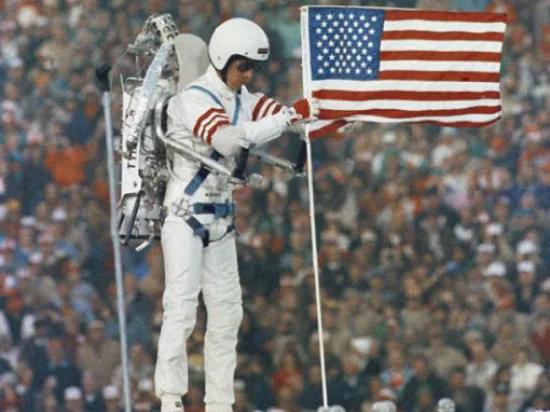 Jetpack pilot William P. Suitor at Super Bowl XIX (1985, Associated Press)