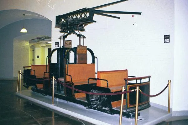 Image of a monorail car from clouse.org