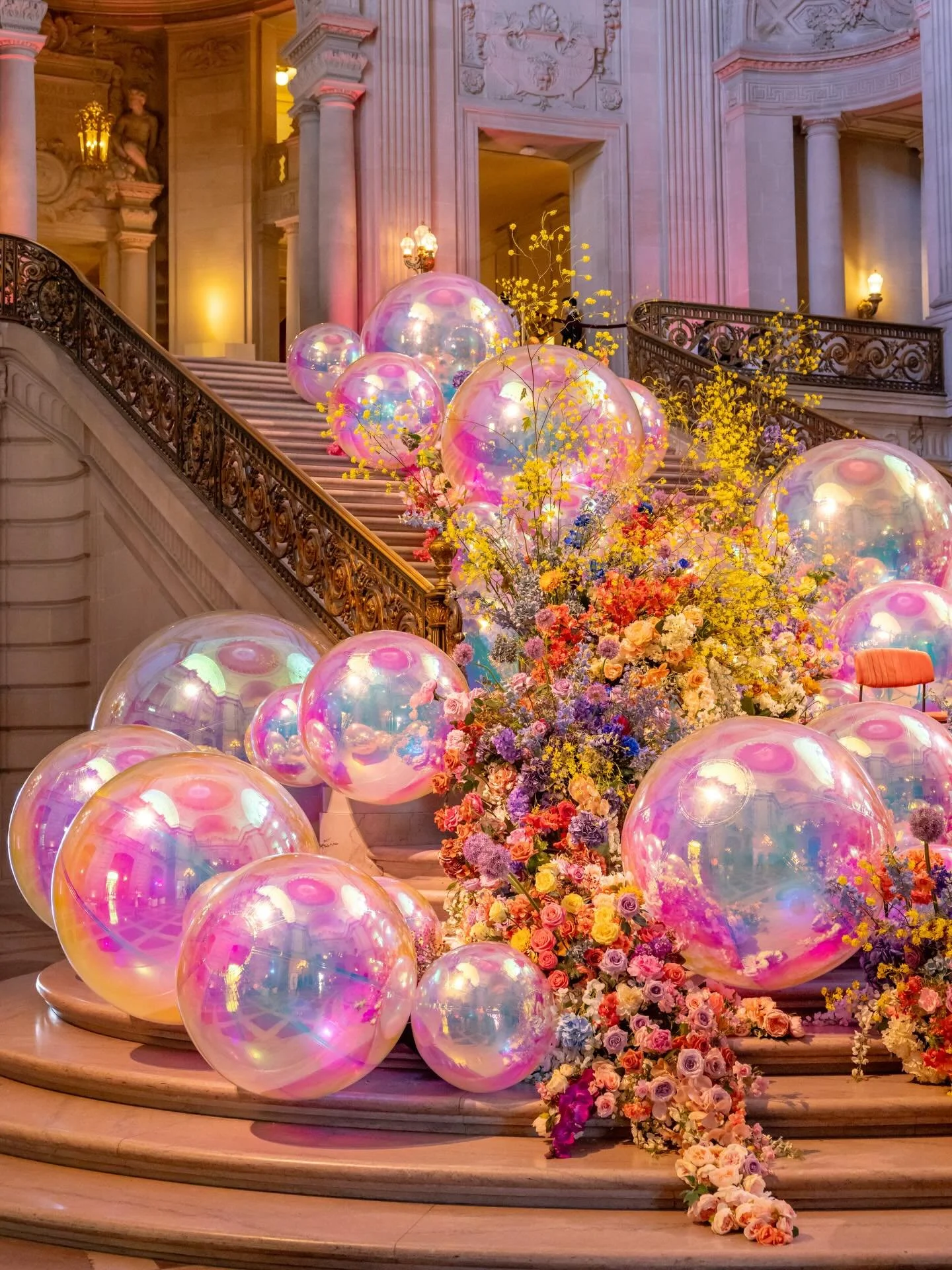 Part 2. More details of the Iridescent shimmering staircase at the beautiful San Francisco City Hall for annual Humankindness fundraising gala&hellip;
Collaboration with @gotlightsf &hellip;
@commonspirithealthphilanthropy .
Photos @showreadyphoto