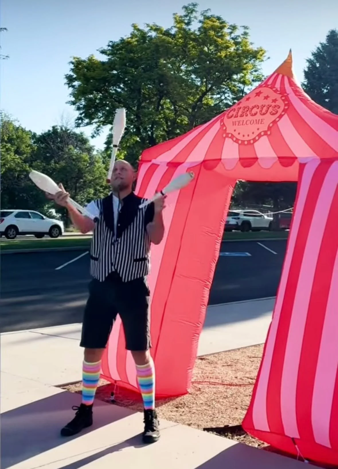 Have you always wanted to run away and join the circus? 🎪️ Come hang out with us during the Crested Butte Arts Festival at our interactive circus playground where you can play with cool props and learn some sweet skills from the pros at Spoon Circus