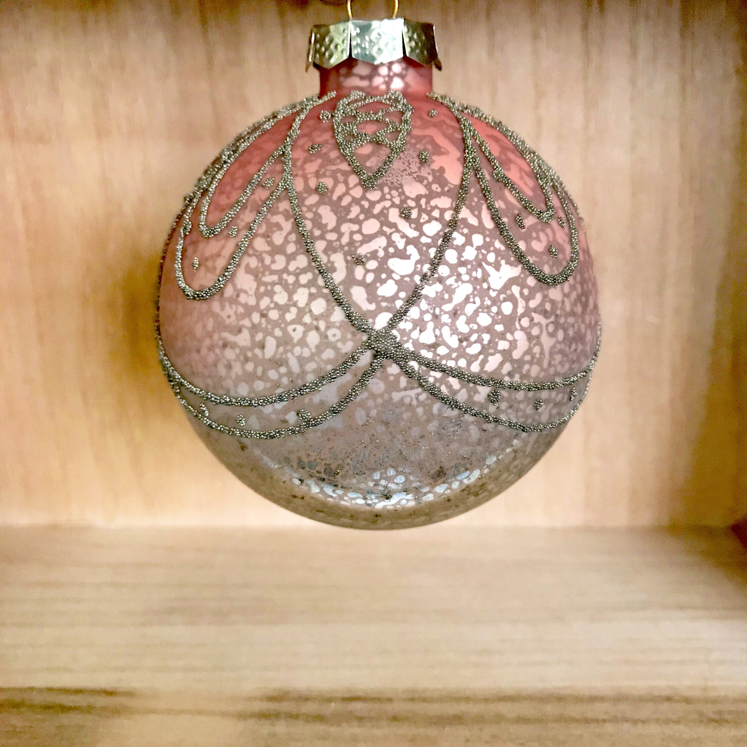 Round Glass Ball Ornament Ombre Pink Glitter Style 1.jpg