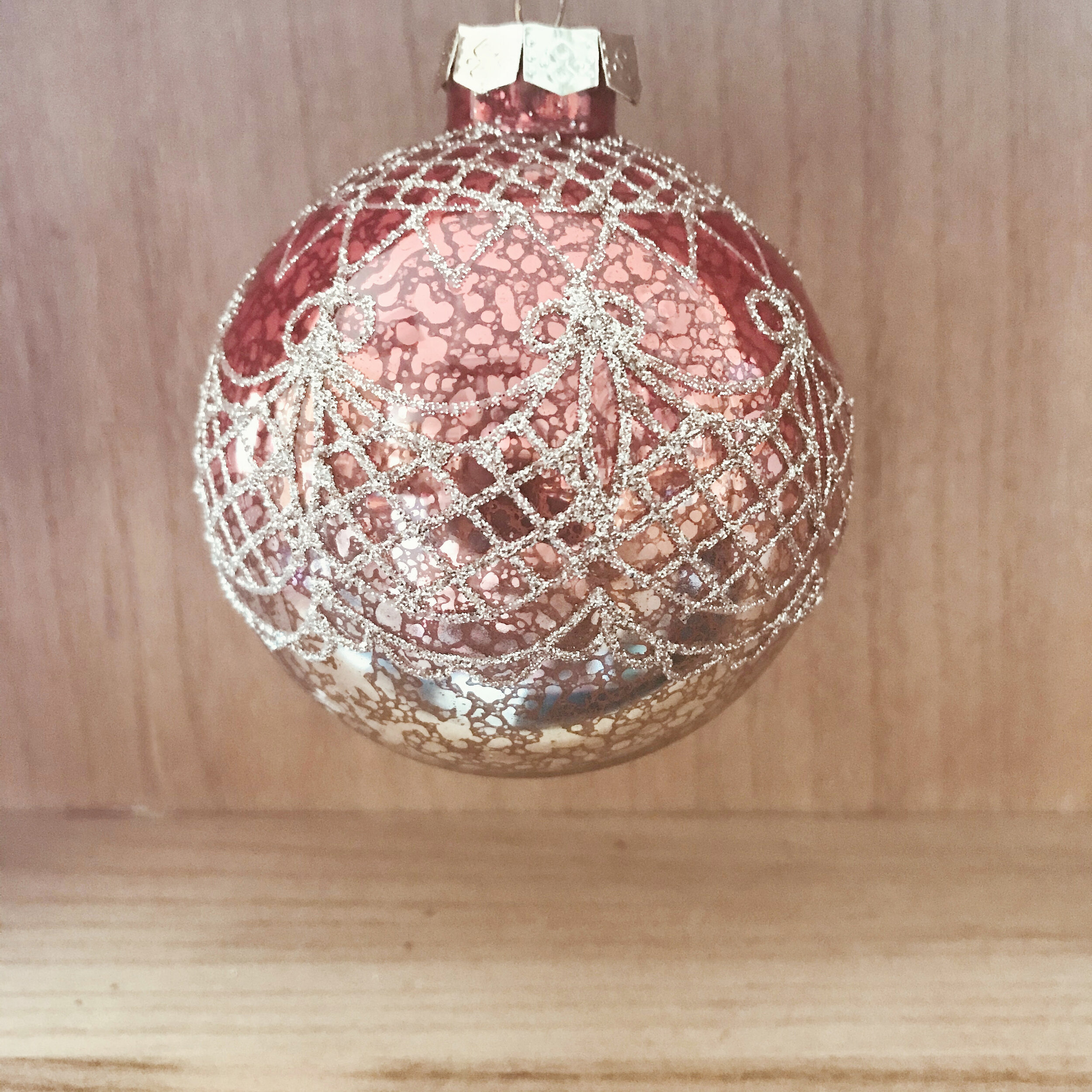 Round Glass Ball Ornament Ombre Pink Glitter Style 4.jpg