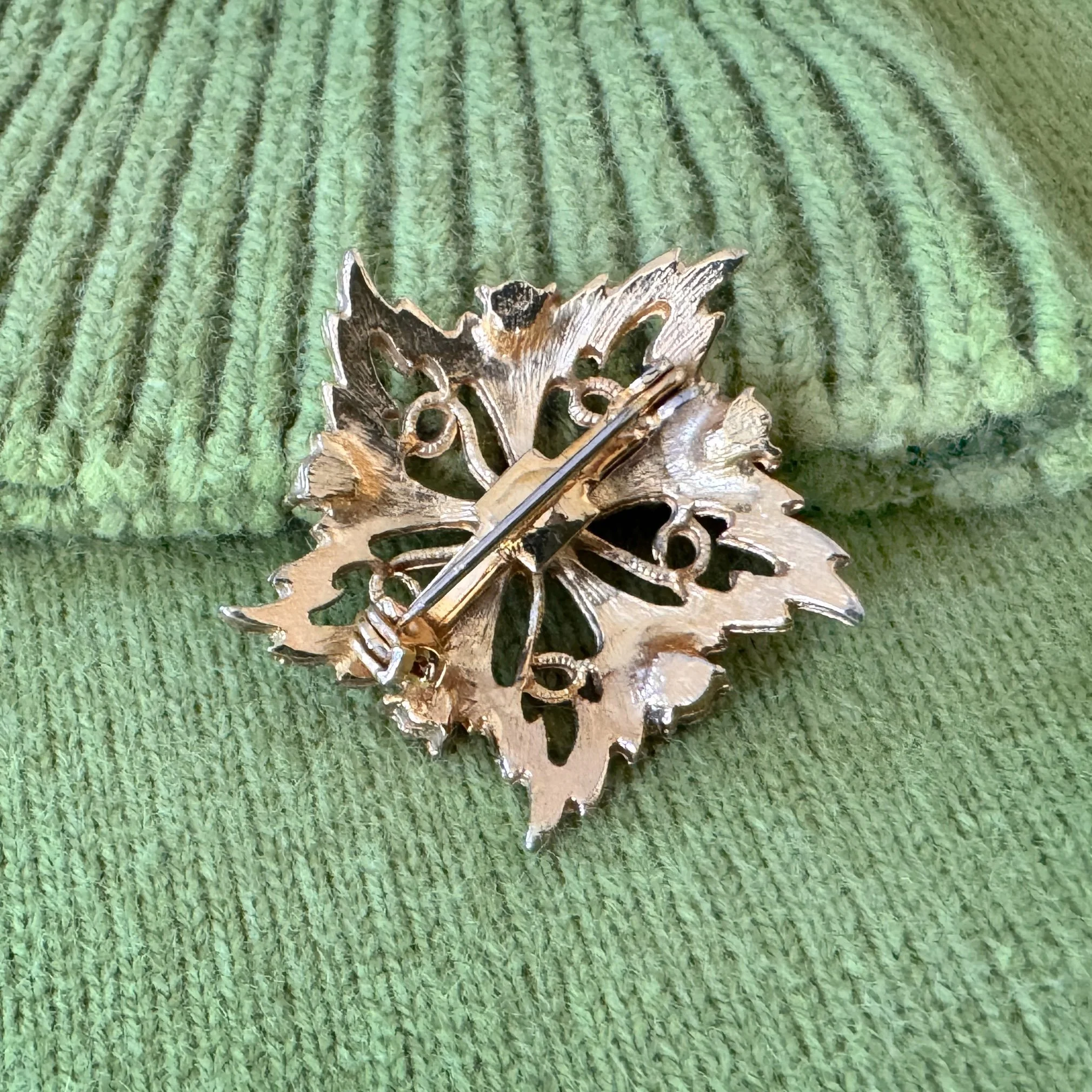 IMG_5175 Vintage Gold Tone Flower and Leaf Design Brooch Back.jpg