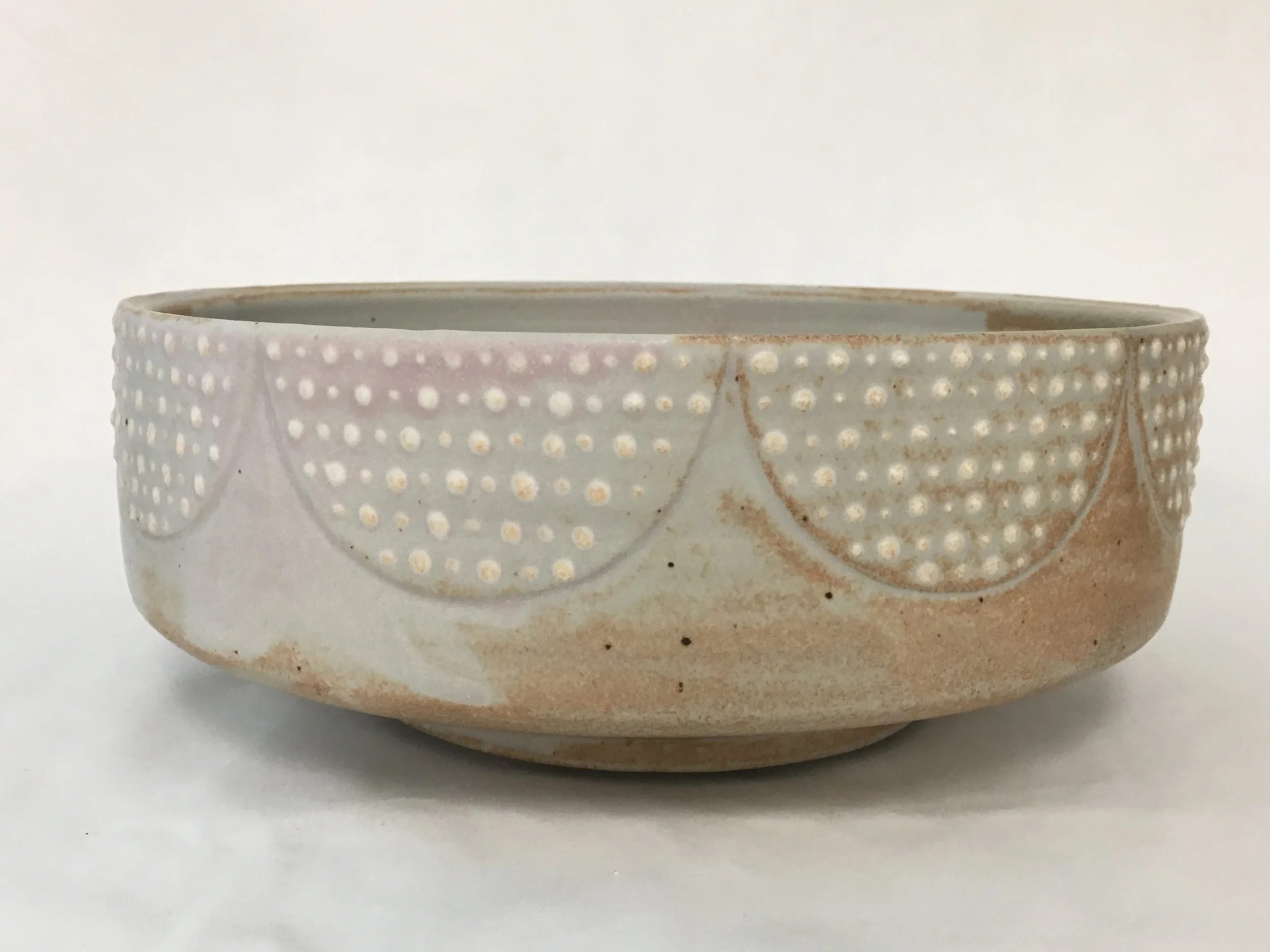 Serving bowl in eggshell