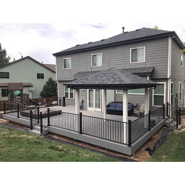 This is a great layout of a deck with a built-in hot tub and shaded area!
&bull;
&bull;&bull;
&bull;&bull;&bull;
&bull;&bull;&bull;&bull;
&bull;&bull;&bull;
&bull;&bull;
&bull;
#denverdeckbuilders #DDB #familybusiness #trex #trexselect #fortressraili