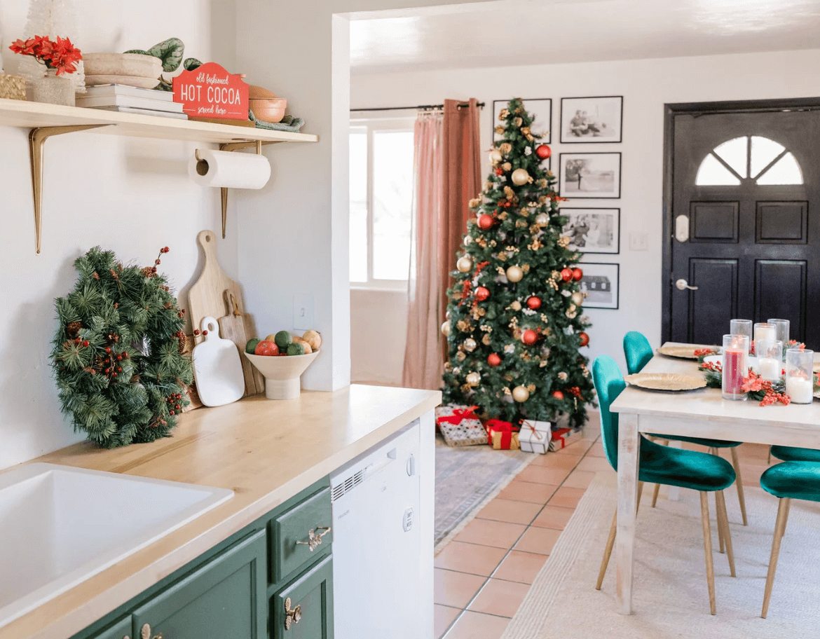 Using Storage in Canary Wharf for Christmas Clutter