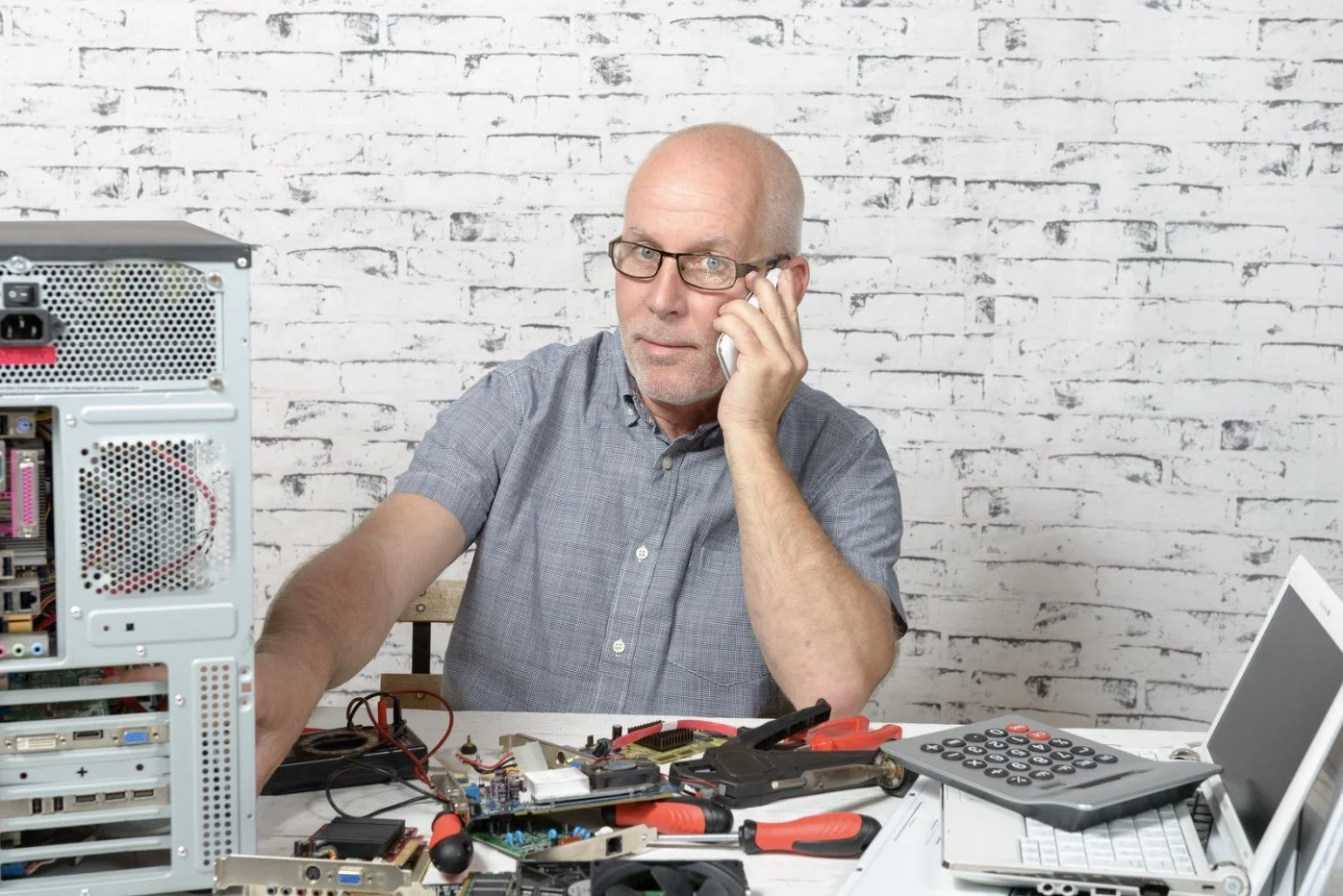 How to Safely Store Electronics in Self-Storage Units in E14