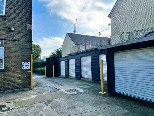 Drive Up Units Canary Wharf: Take Your Reselling Business to the Next Level