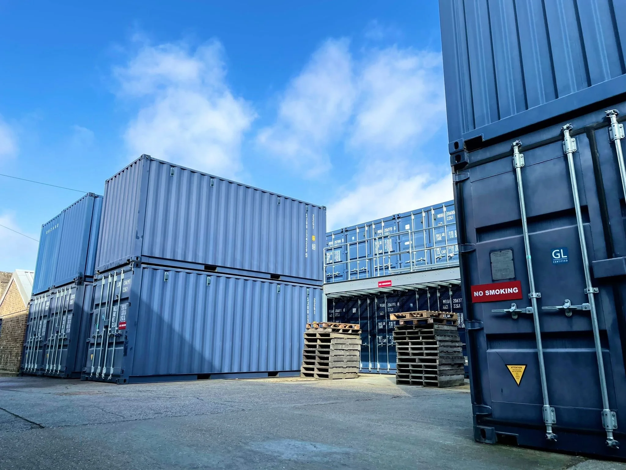 External and Internal Containers