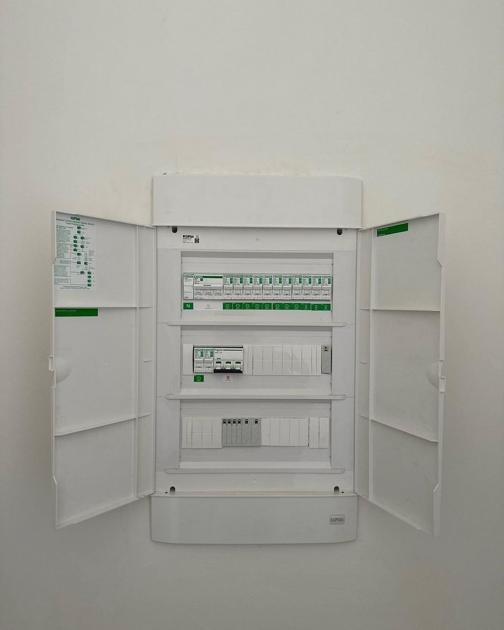 Understanding Single-Phase vs Three-Phase Power | AJD Electrical ...