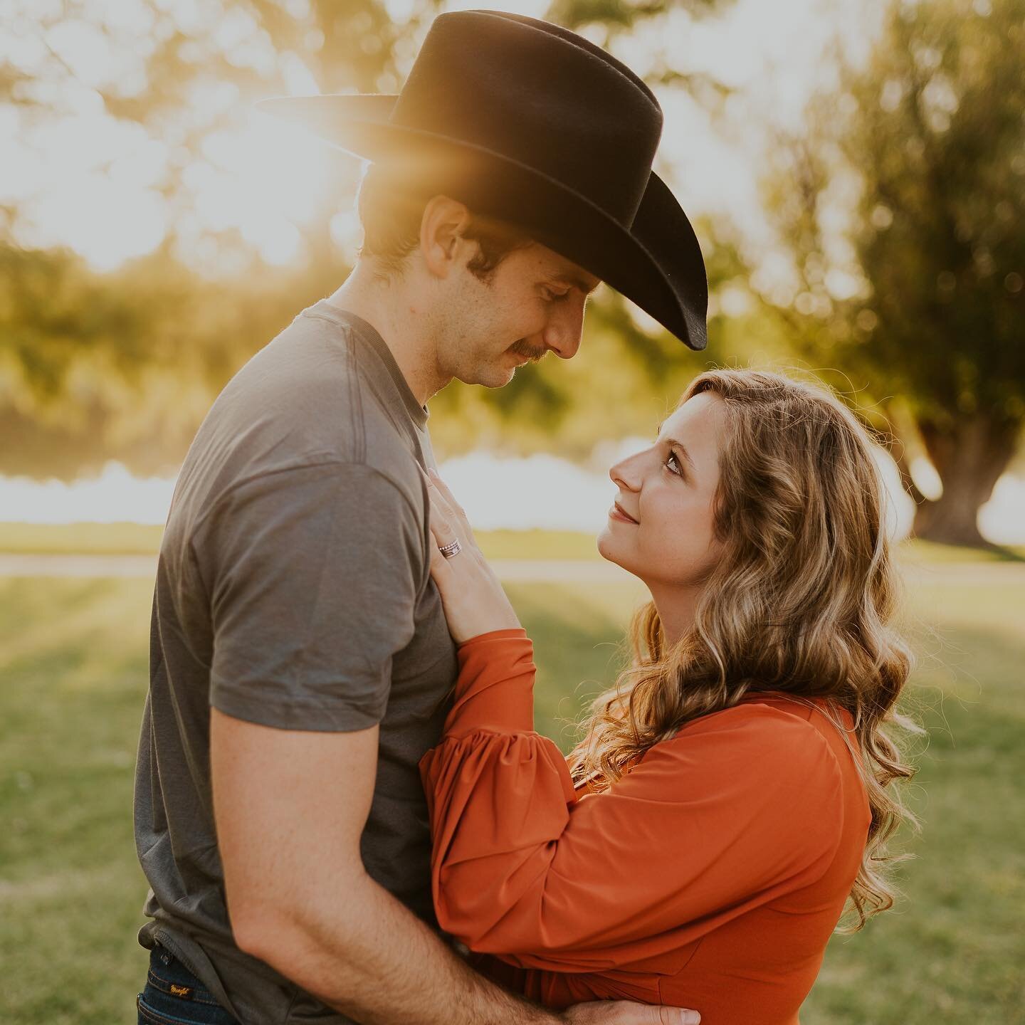 Another flashback! Macy had her sweet babe a little over a month ago&hellip;. But before that we made sure to capture the most ADORABLE photos of her and her Brad Paisley look-alike hubby, in this fantastic orange dress from the client closet in my s
