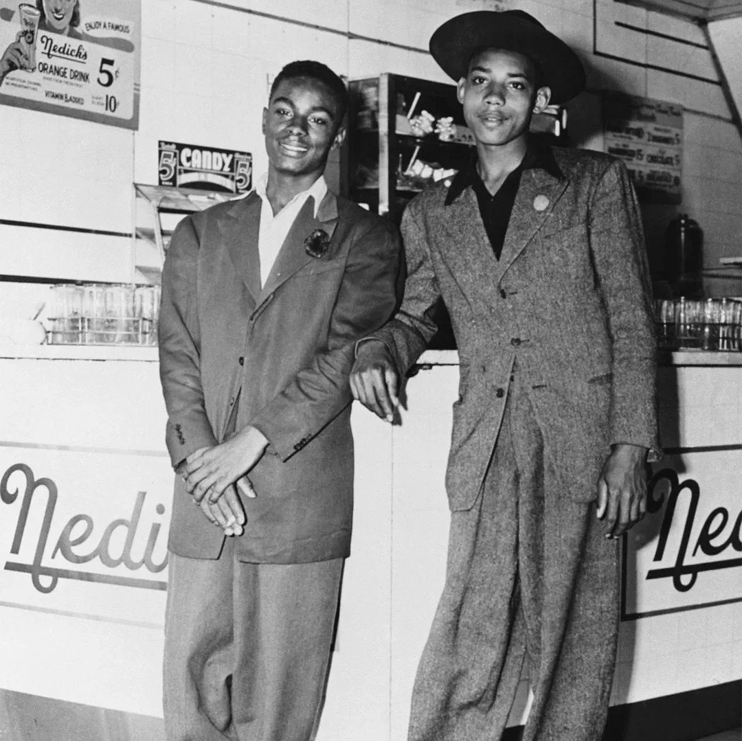 The first time in American history that civil unrest was caused by fashion. The 1943 Zoot Suit riots, a racially charged string of attacks, with those targeted based off what they were wearing.

NEW POST - The Zoot Suit Riots

Link in bio 📺️ 

#zoot