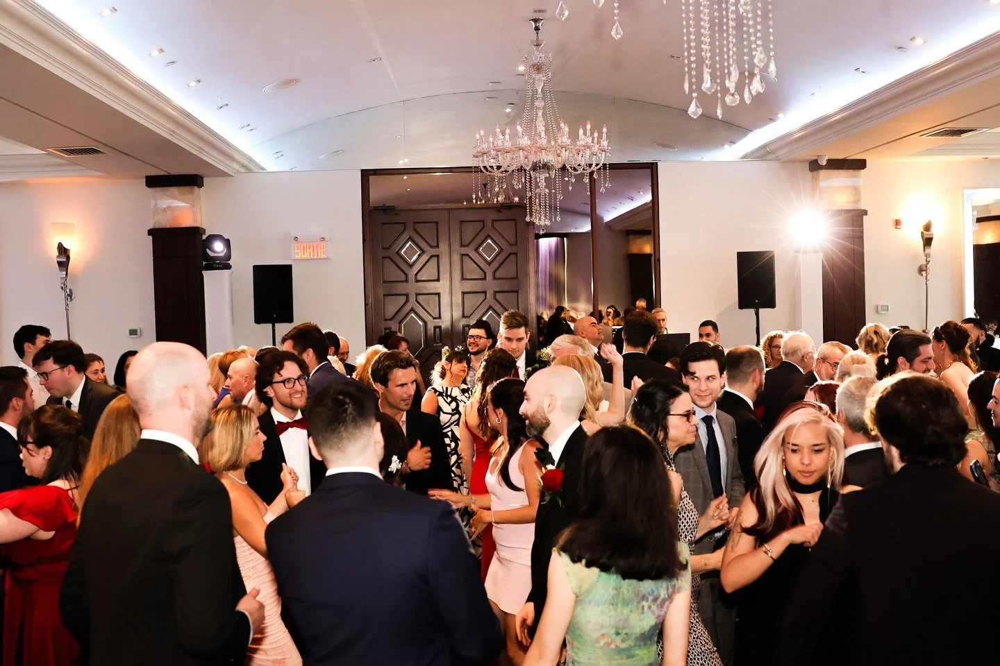 After &amp; Before 🙃 pics from L&amp;C&rsquo;s beautiful evening #lecrystalreceptionhall #montreatweddingdj #mtlwedding