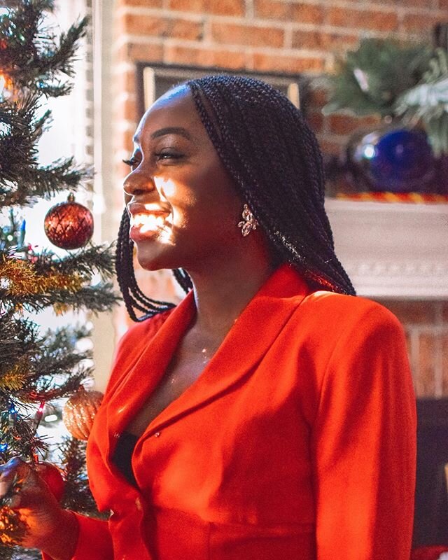 Happy Holidays! This year my family agreed to let me snap some photos of them. If you know me, you know that agreeing to be in front of my camera is a gift in itself. So here is our IG portraits. The next post will be a little more of what we&rsquo;r