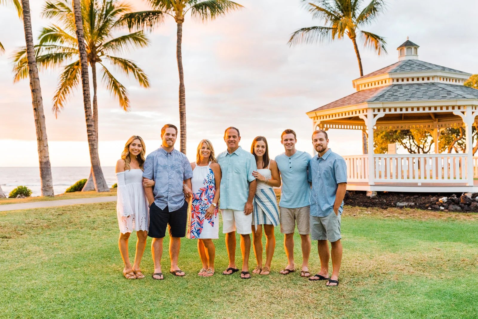 extended-family-vacation-waimea-sunset-16.jpg
