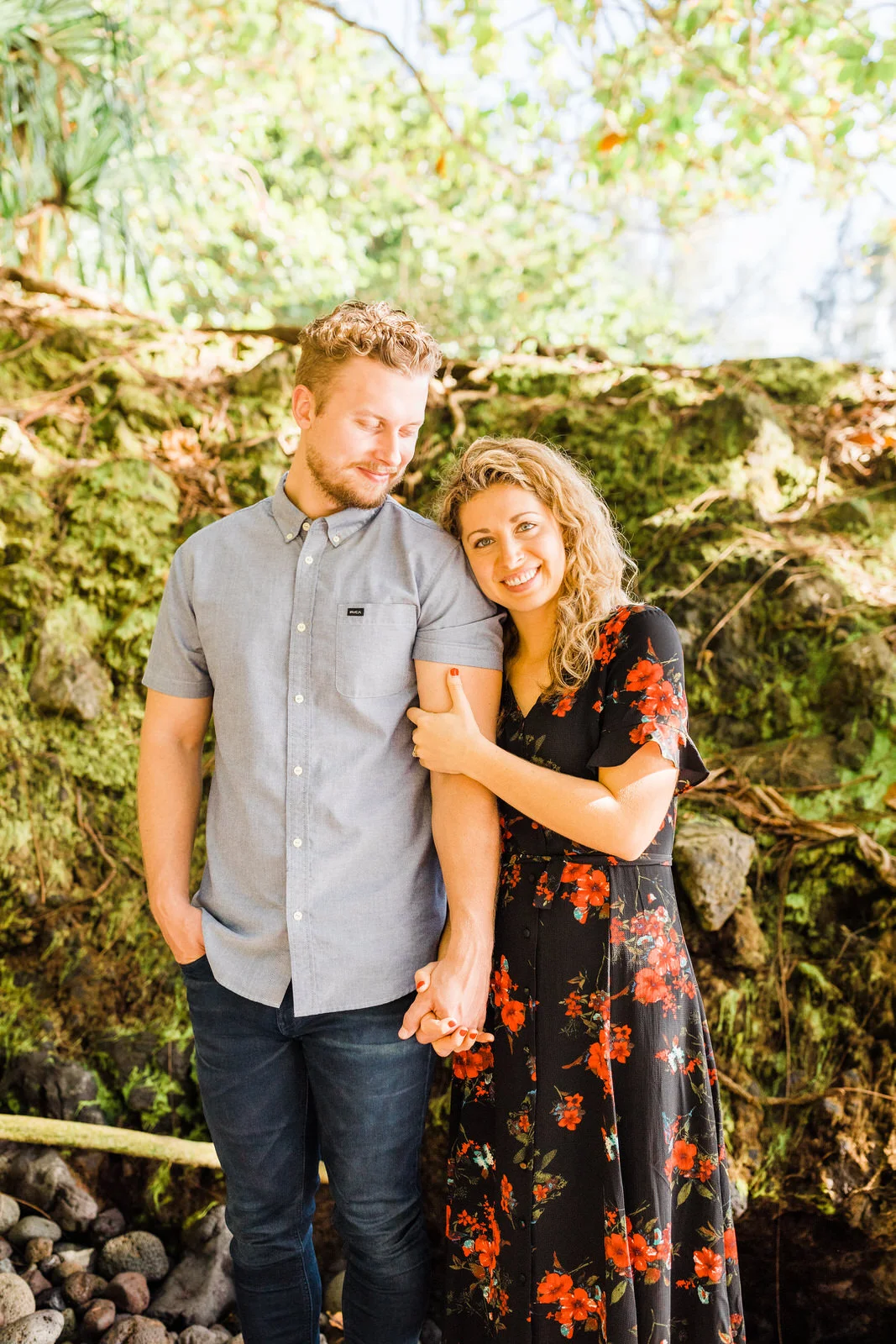 engagements-hilo-happy-couple-big-island-hawaii-20.jpg