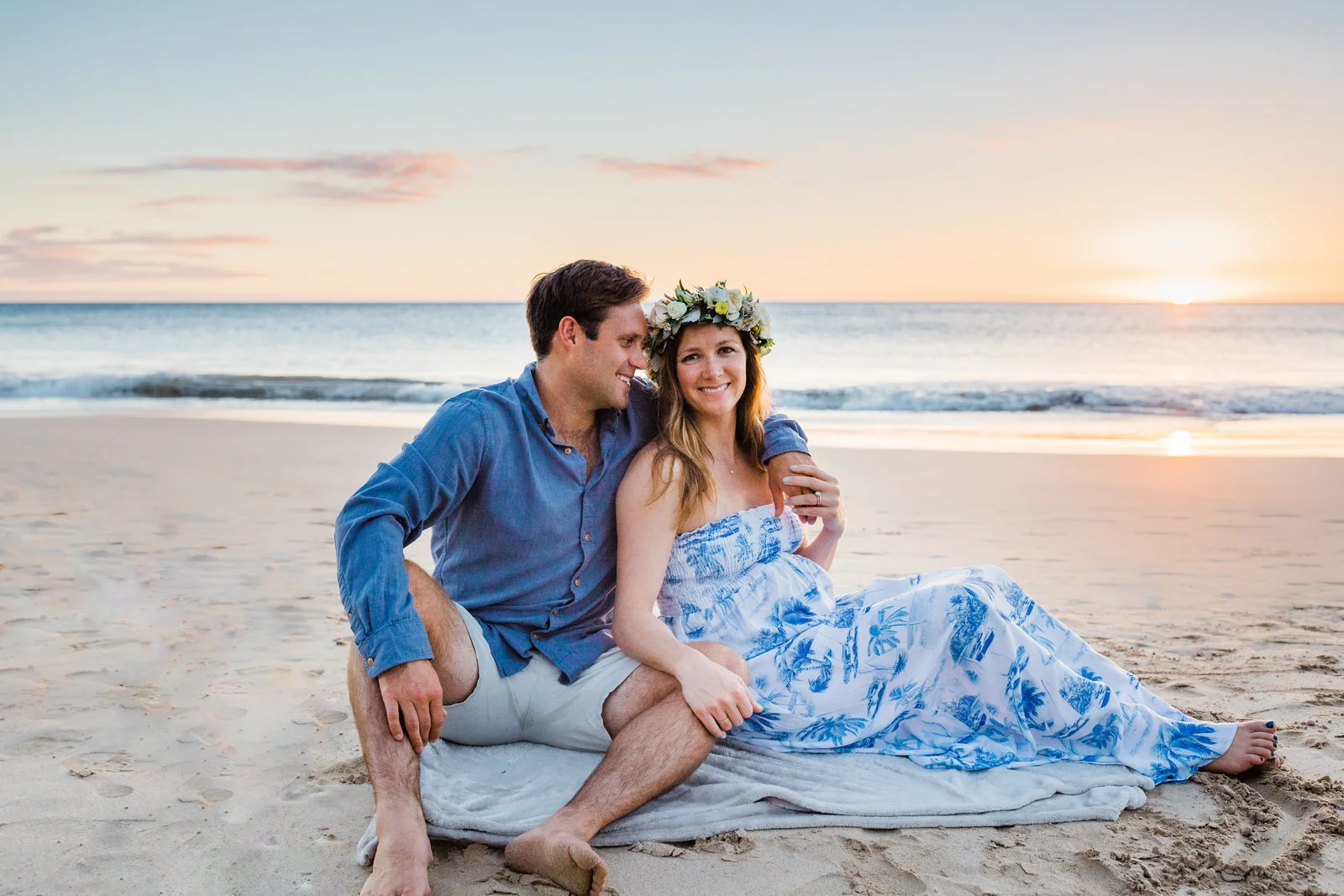 maternity-hawaii-big-island-photography-couple-babymoon-sunset-hapuna-waikoloa-4459.jpg
