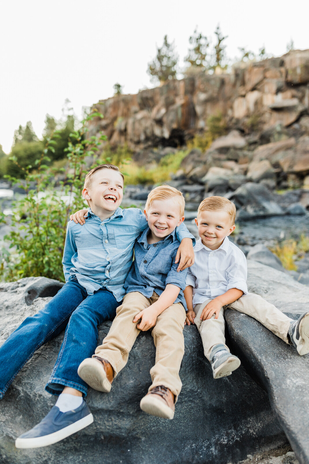 Bend Oregon Family photographer- Sawyer Park- family of boys