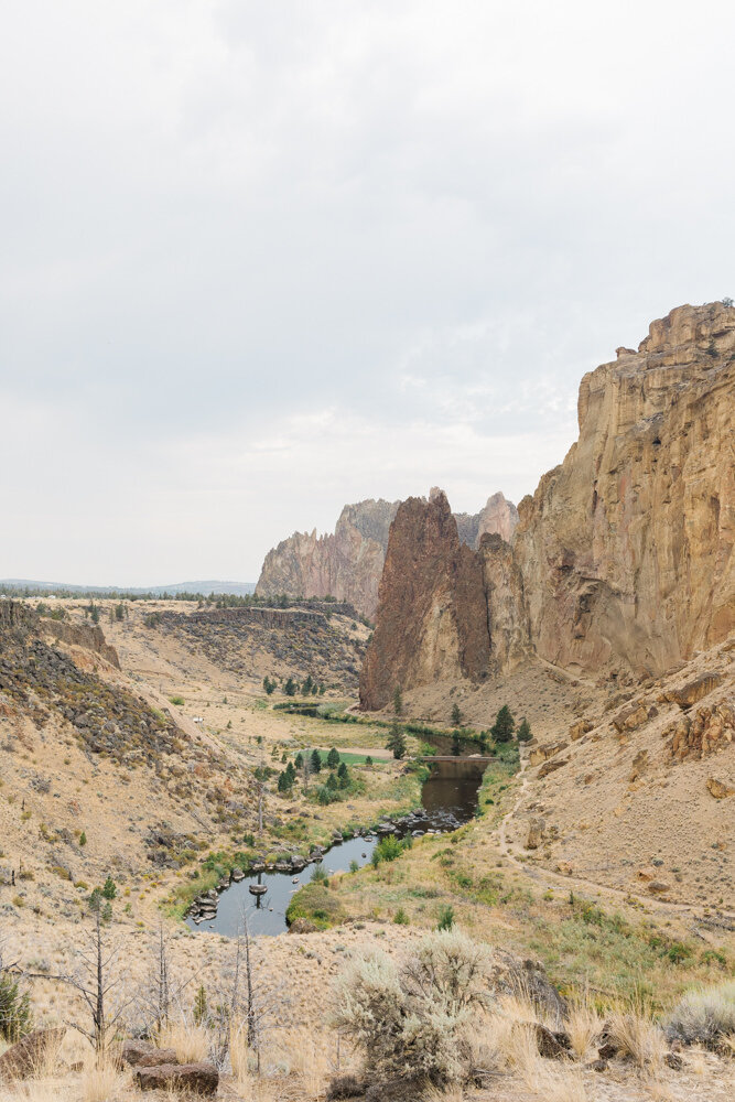 Bend Oregon Family photographer- Smith Rock State Park- cool spots to see in Central Oregon