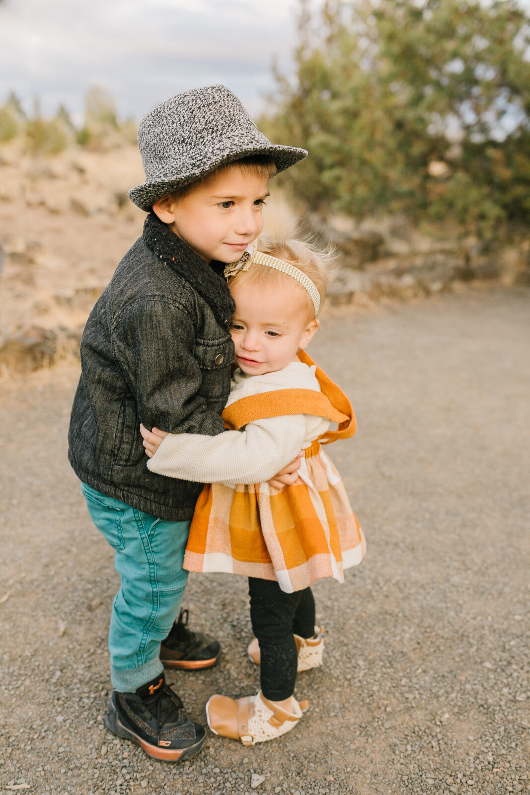 Bend Oregon family photographer- Smith rock state park extended family photo shoot