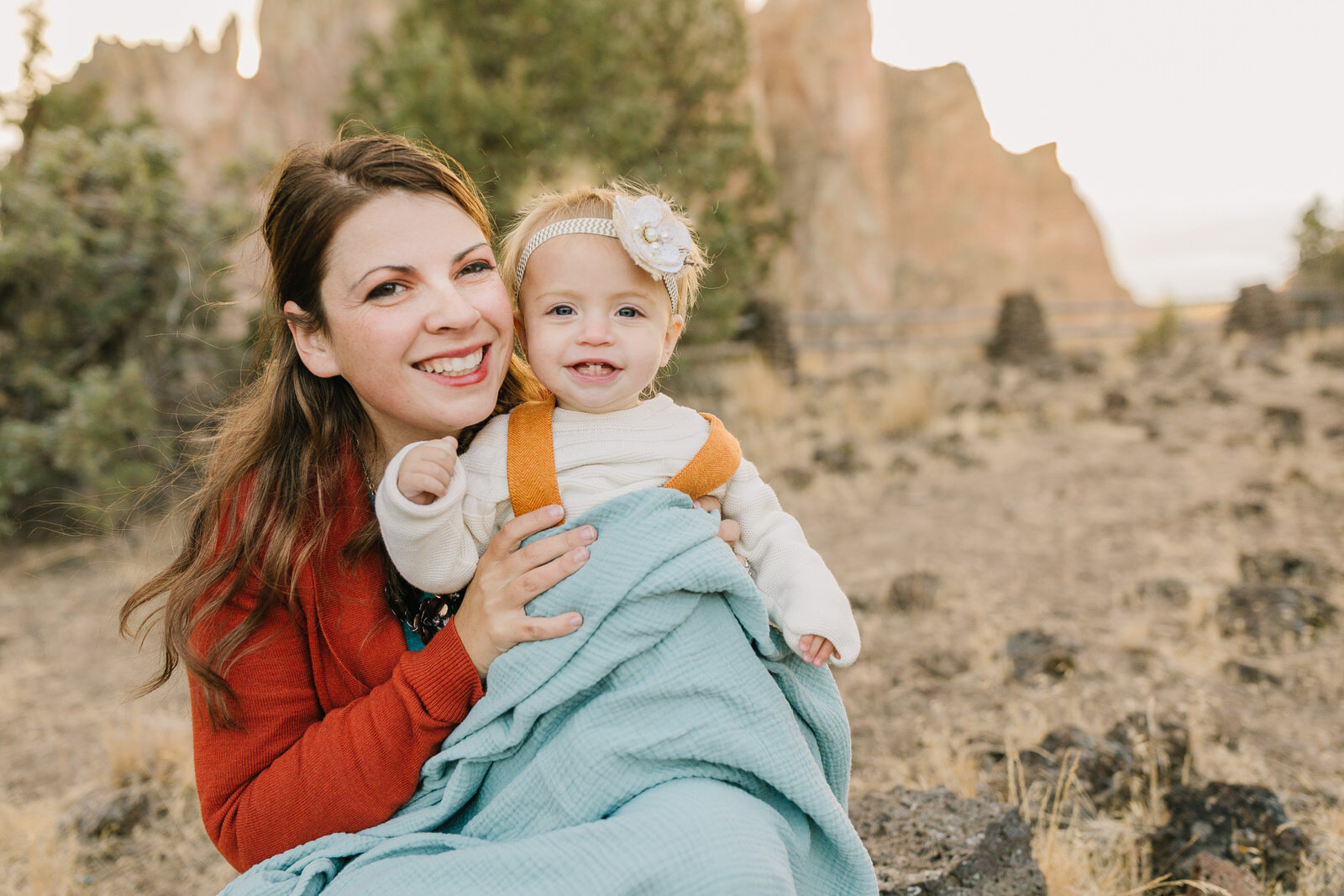 Bend Oregon family photographer- Smith Rock state park extended family pictures