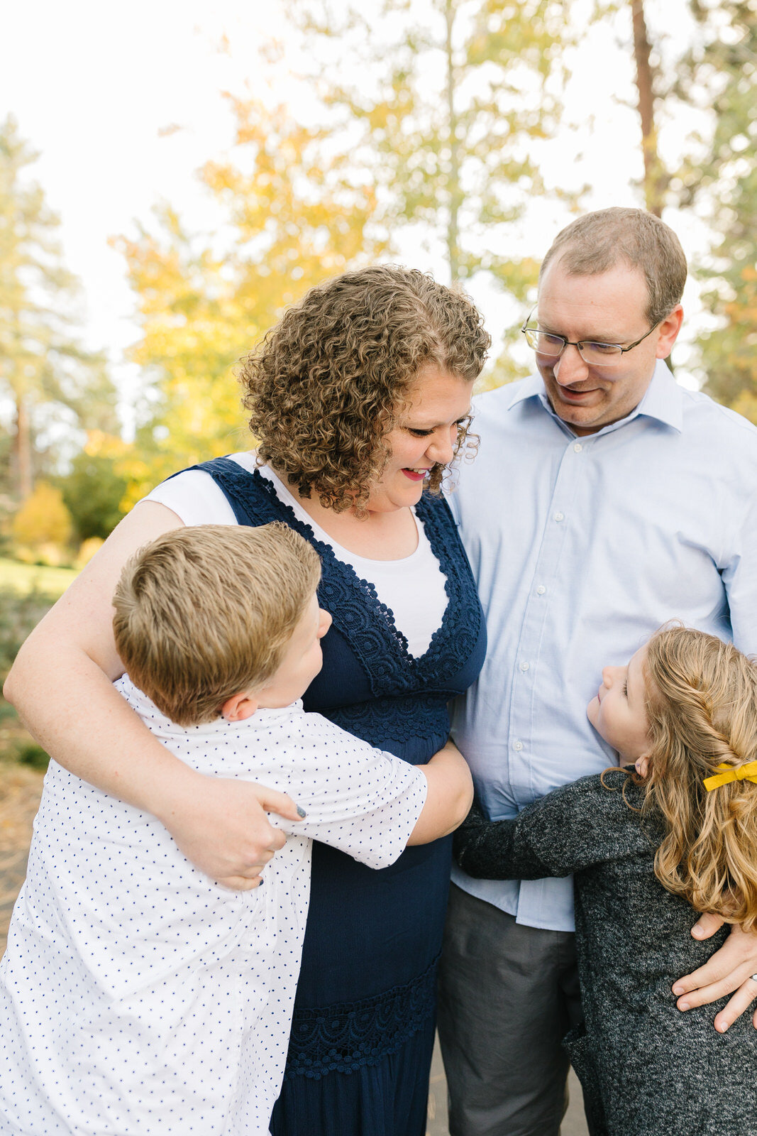 Bend Oregon family photographer- family of four fall pictures