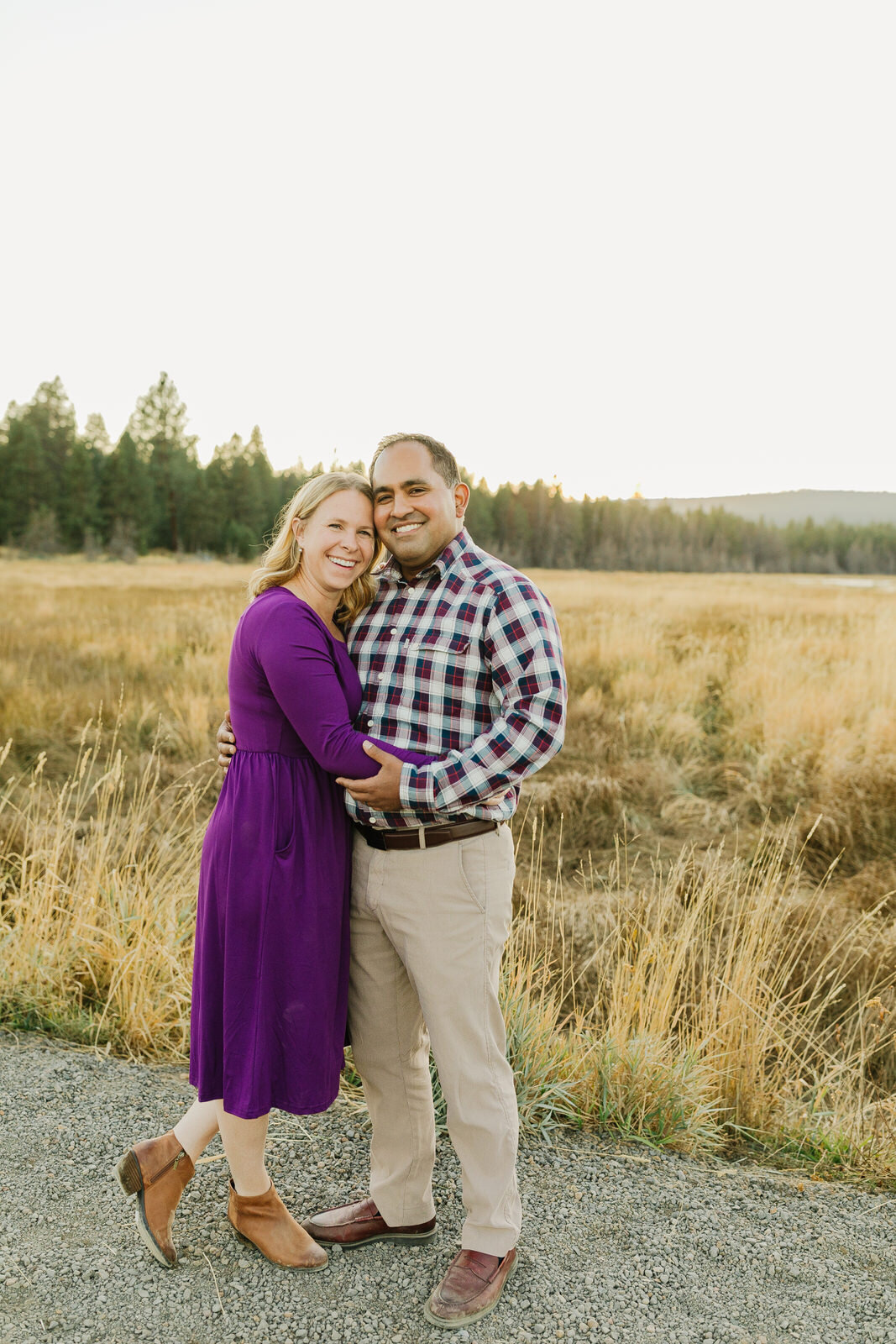 Bend Oregon Family Photographer- Dillon Falls- Family of seven picture poses