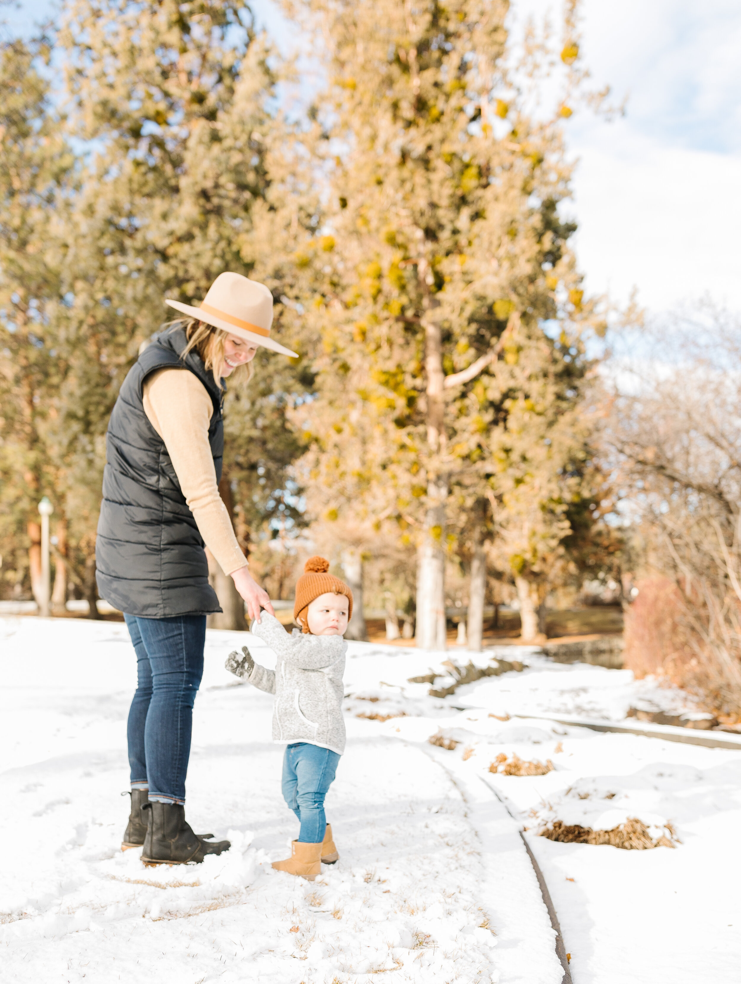 Bend Family Photographer- Drake Park- Mommy and Me winter pictures