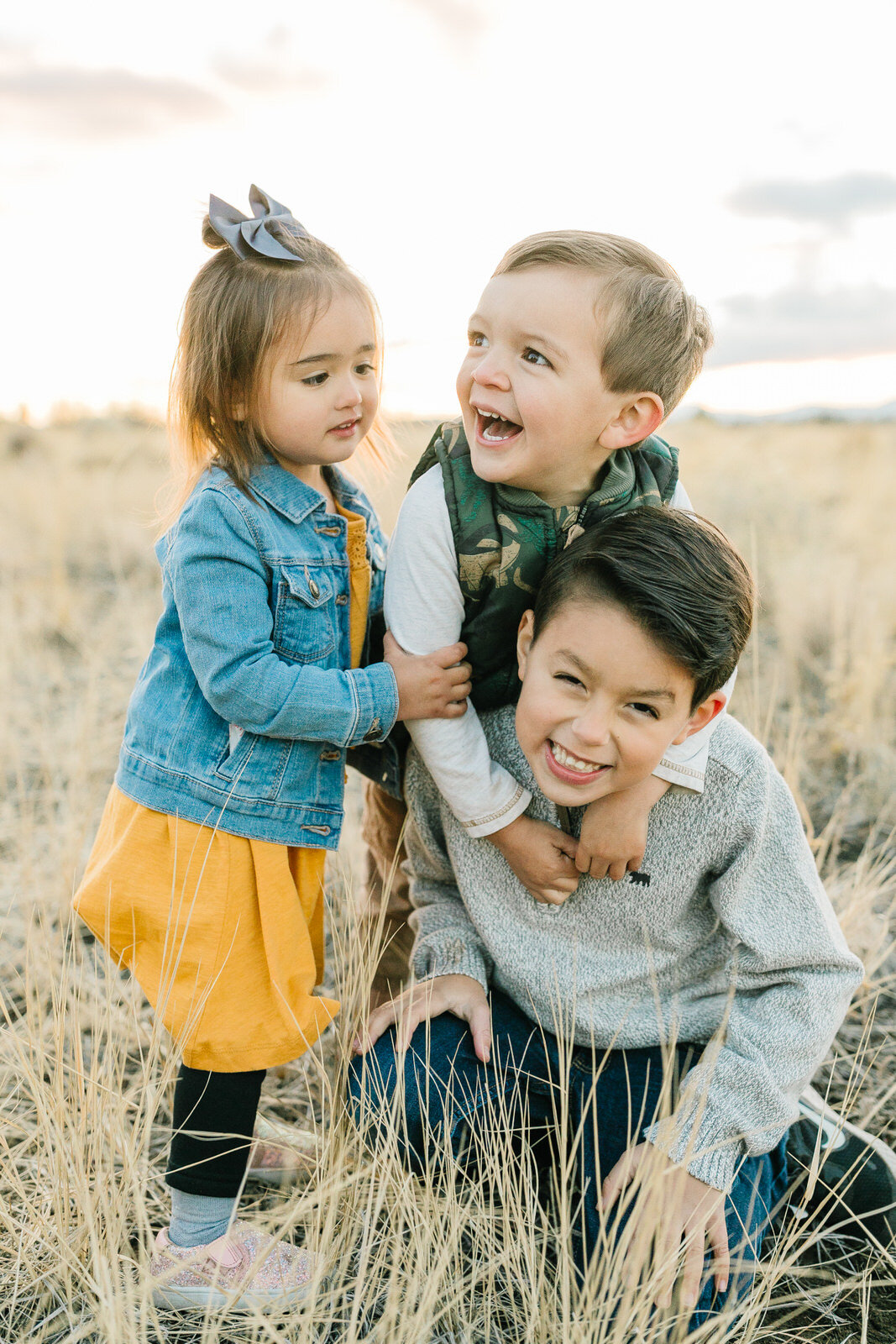 Bend Family Photographer- Fall Pictures in Central Oregon-family of five picture poses