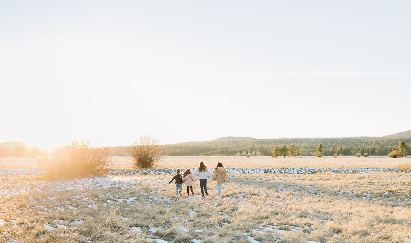 Sunriver Resort- Photographers near Sunriver- extended family pictures in winter