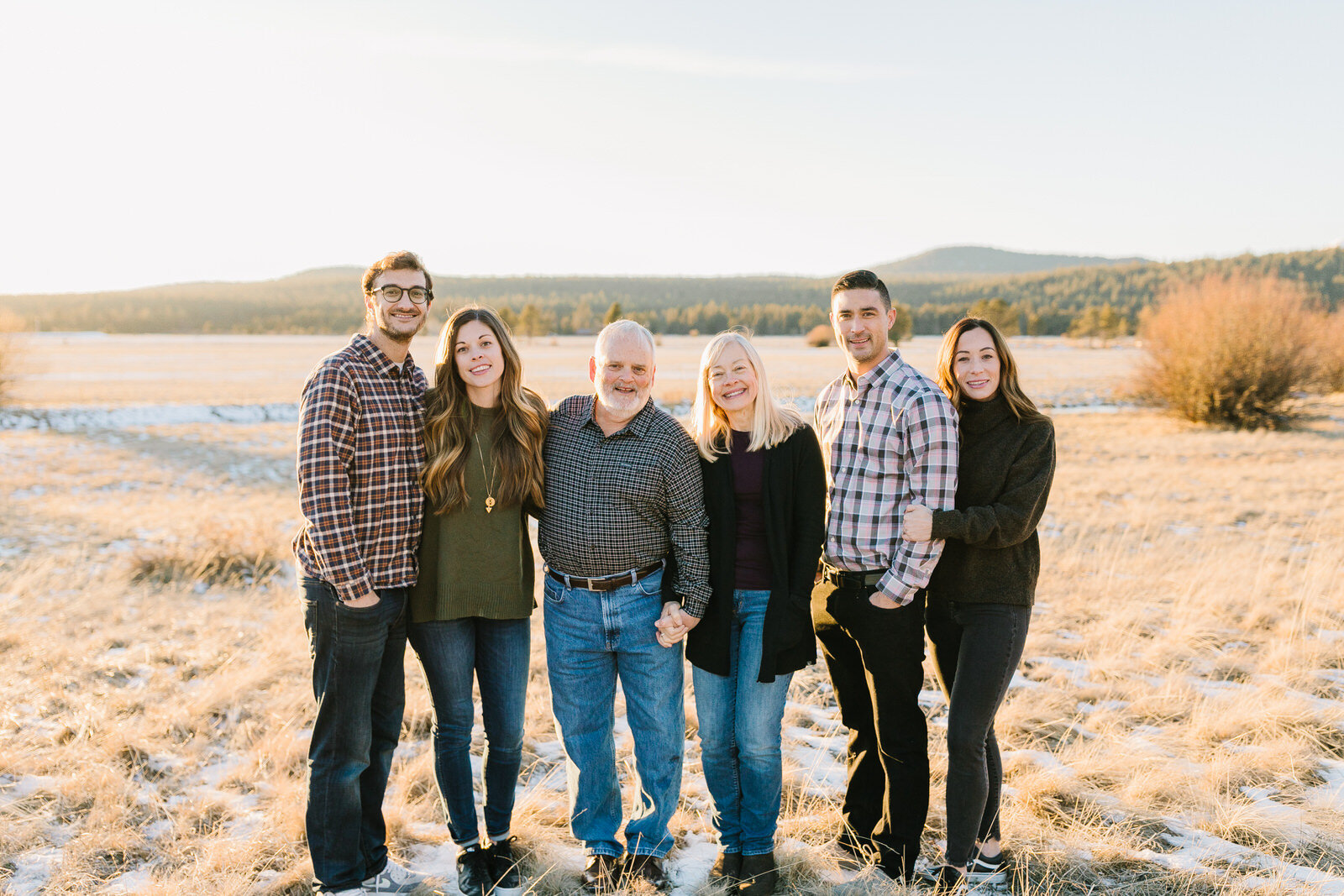 Sunriver Resort- Photographers near Sunriver- extended family pictures in winter