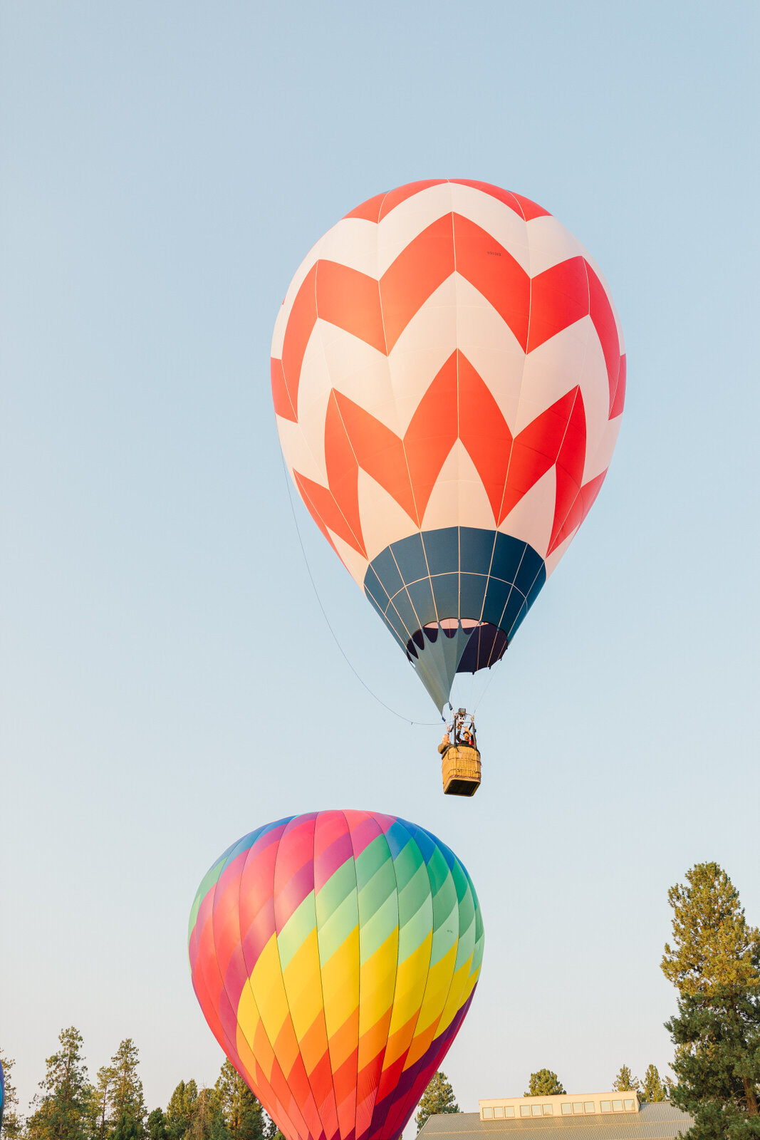 balloons over bend