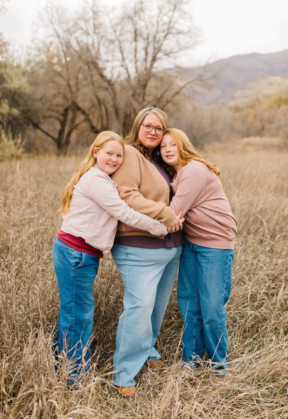 Layton Utah Family Photographer- Kays Creek in Layton, UT- Posing Ideas for a family of six