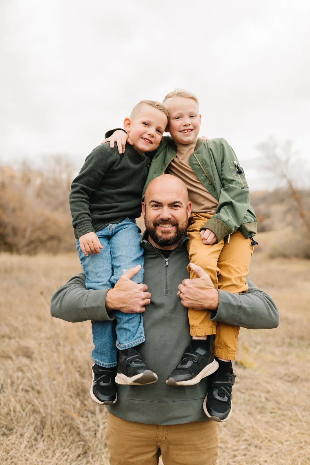 Layton Utah Family Photographer- Kays Creek in Layton, UT- Posing Ideas for a family of six