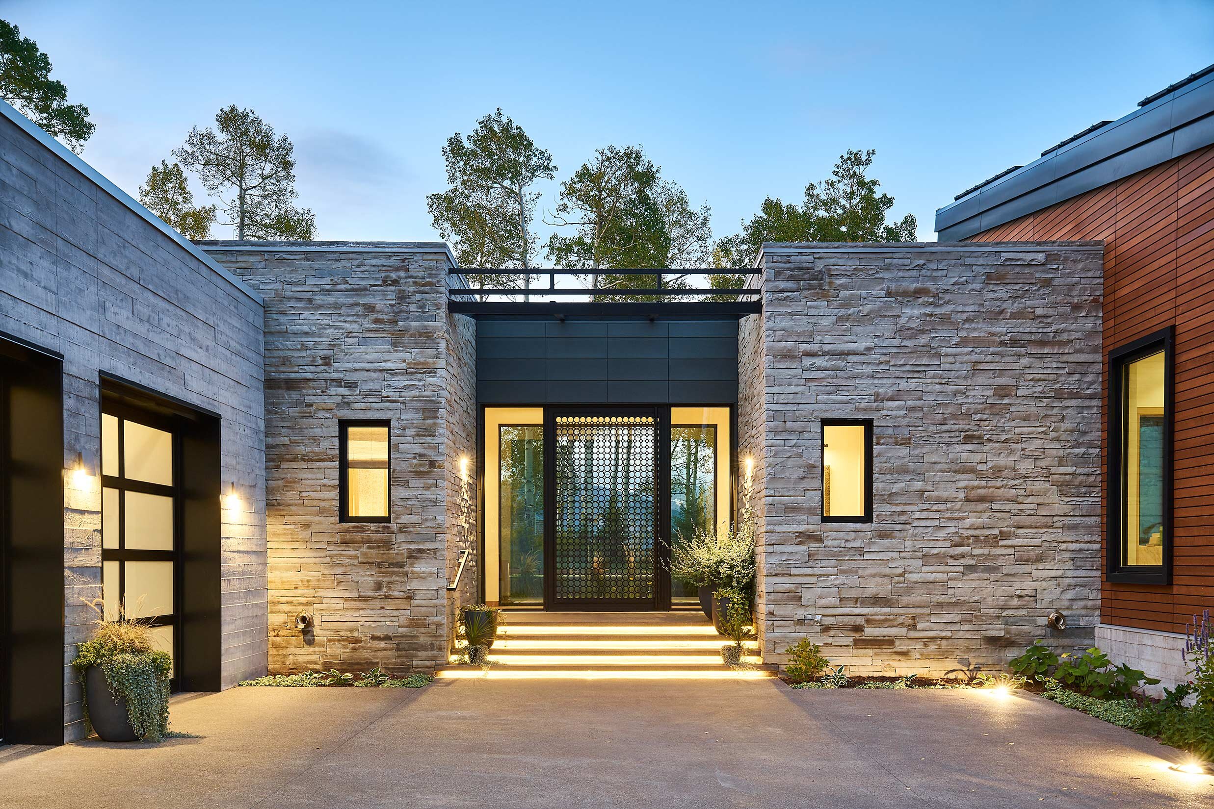 Webb-Beck-Arnold-Avon-09-27-19-Entry-Wide-Dawn-Web.jpg