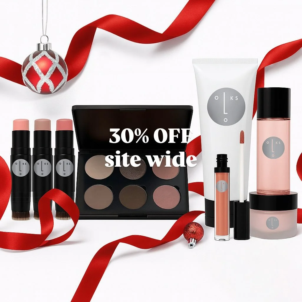It&rsquo;s that time of year for our 30%OFF HOLIDAY SALE
Stock up while supplies last. #makeup #makeupsale #christmasgiftsideas #giftideas 
@lookscosmetics  getthelooks.com