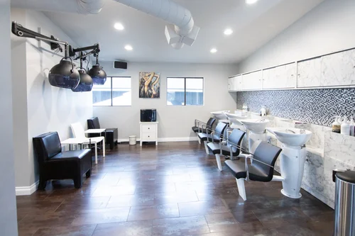 Maison Noire Salon and Spa, business photo 4