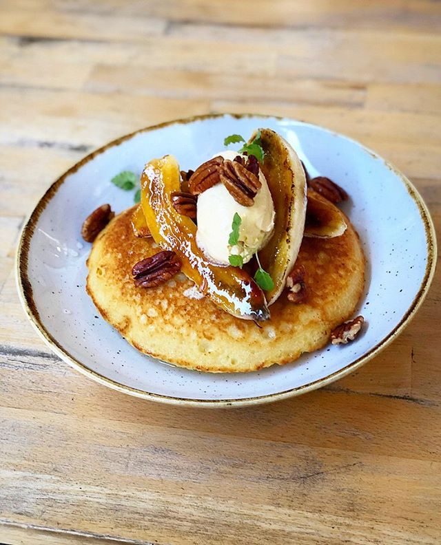 New spring menu HOTCAKE! ⠀
&bull;⠀
Yoghurt, lemon &amp; ricotta hot cakes, br&ucirc;l&eacute;ed banana. Candied pecans, marscapone, &amp; cinnamon crumble! You&rsquo;re going to love this ❤️
