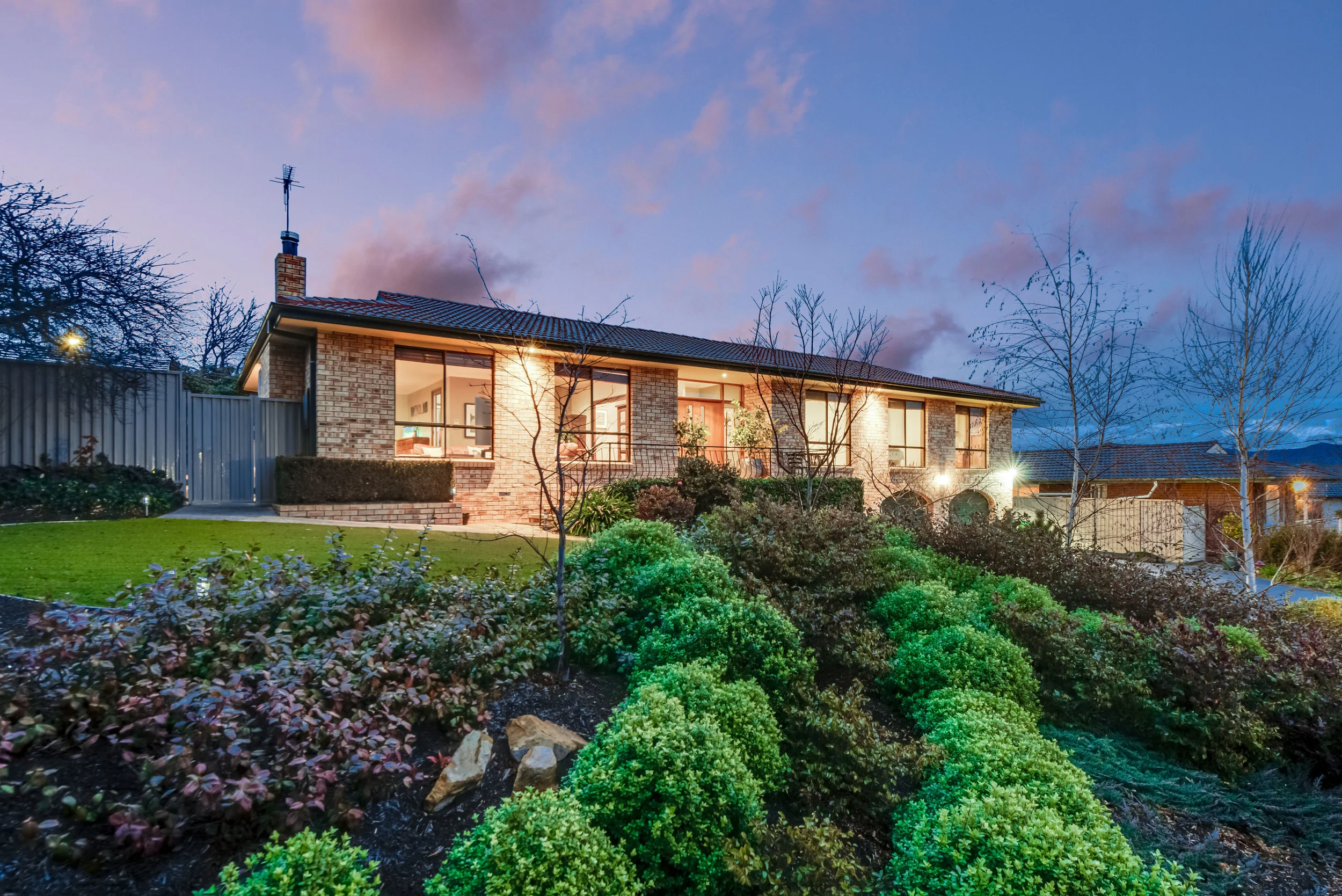 25 Carr Cres Wanniassa - 001.jpg