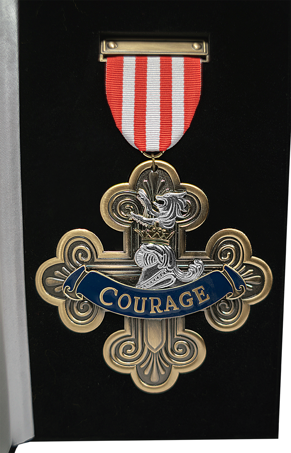 IKO1739-Wizard-of-Oz-Courage-Medal-Replica-006.png