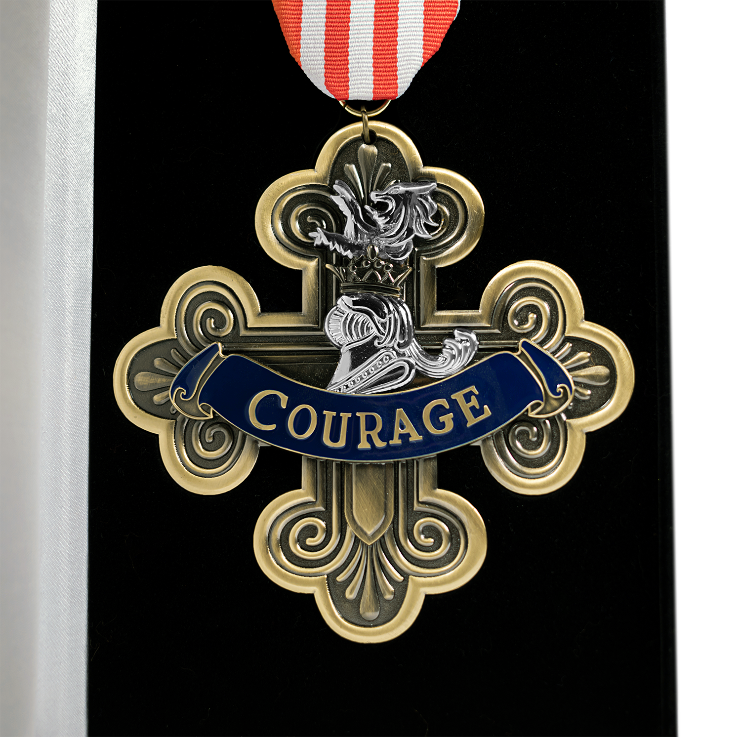 IKO1739-Wizard-of-Oz-Courage-Medal-Replica-007.png