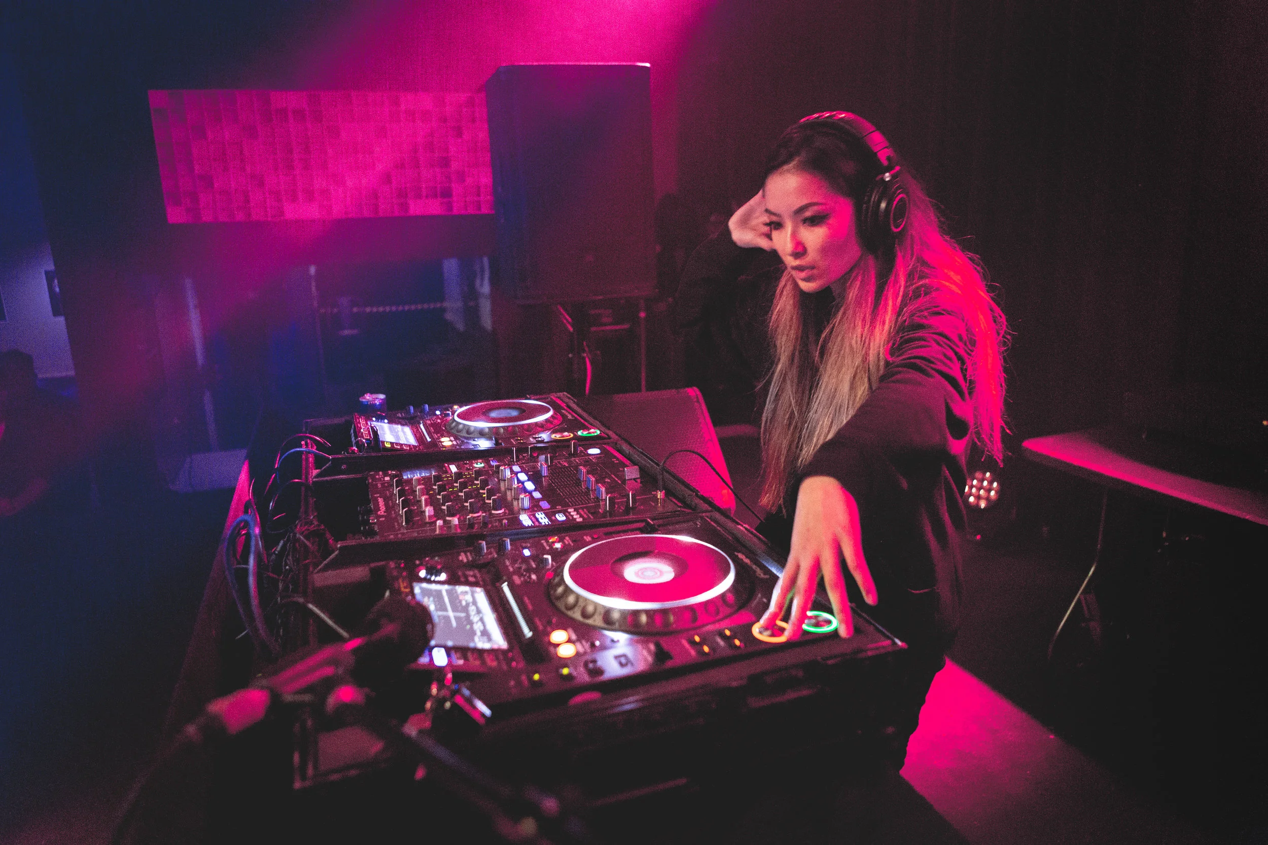 Nelle @ Run The World Berkley