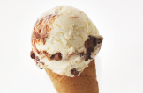 Chocolate Coconut – NEW Rich and creamy coconut dairy cream ice cream with chocolate sauce and milk chocolate chunks. Made with local milk and clotted cream.