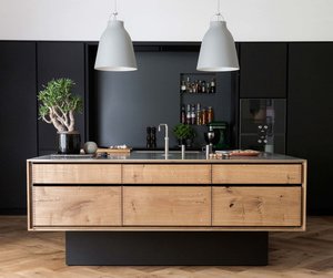 oak-herringbone-flooring_natural-oil-garde-hvalsoe-apartment_wooden-kitchen_dinesen.jpg