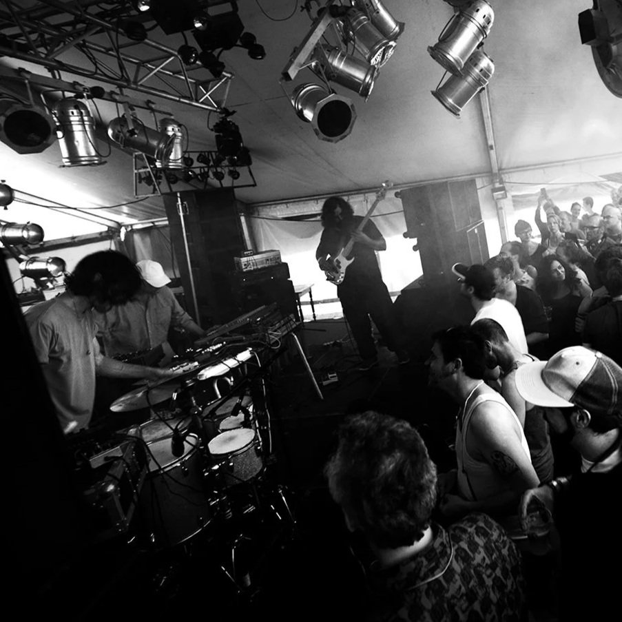 société étrange (fr)