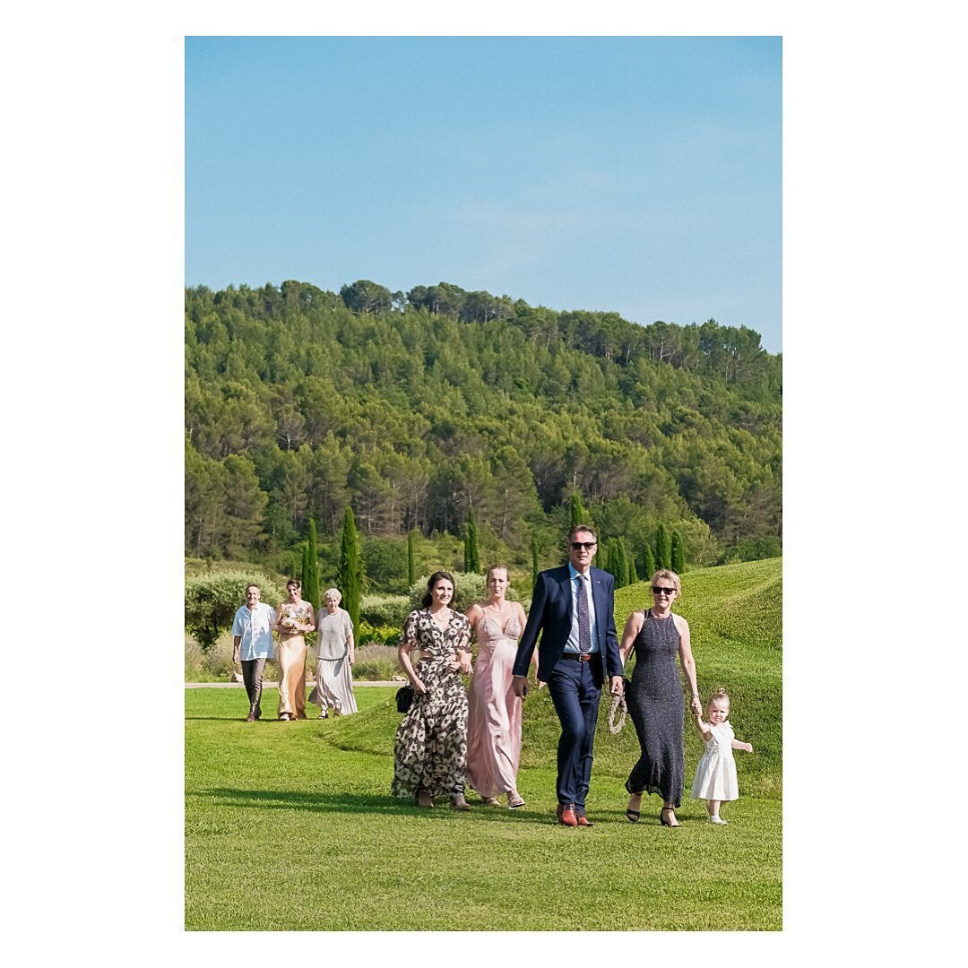 Imagine getting married in the heart of France, surrounded by enchanting landscapes, immense tranquility, and the golden light of Provence within the ideal spaces of Le Domaine Des And&eacute;ols. Every corner of Les And&eacute;ols whispers tales of 