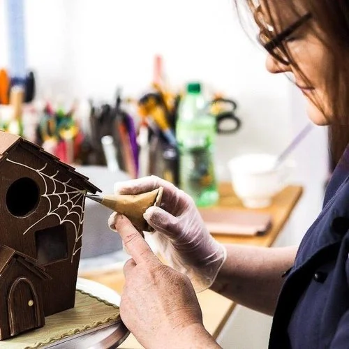 lindy+lou+making+choc.jpg