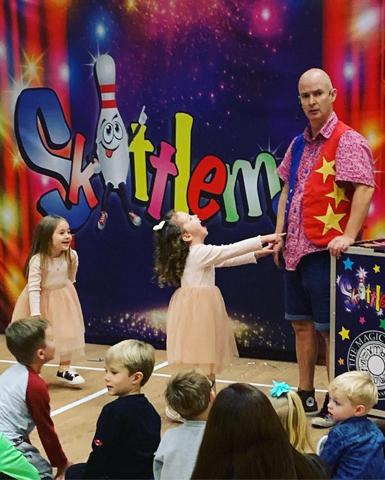 childrens-party-entertainer-essex-32.png